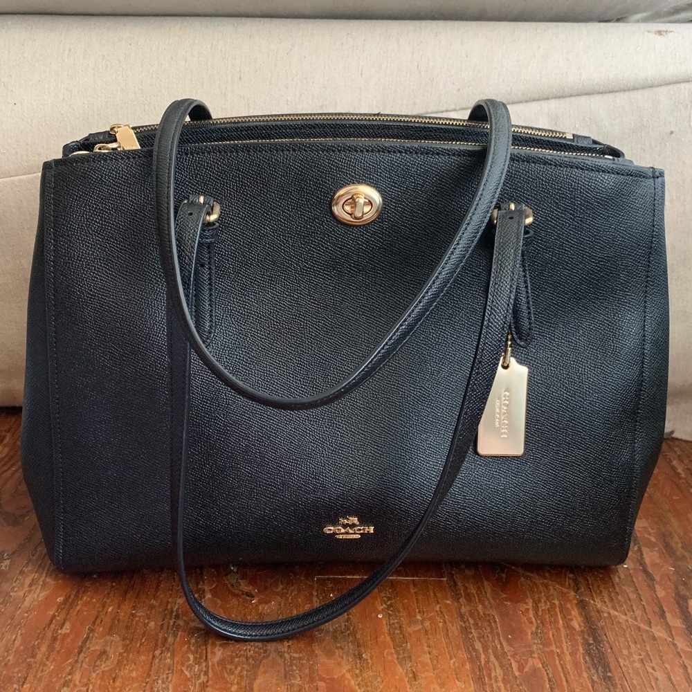 LIKE NEW coach handbag